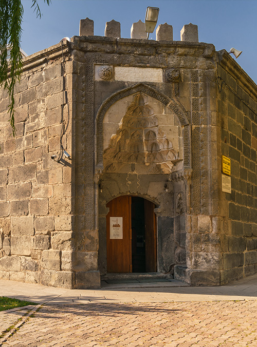 Мечеть Гюлюк и Медресе