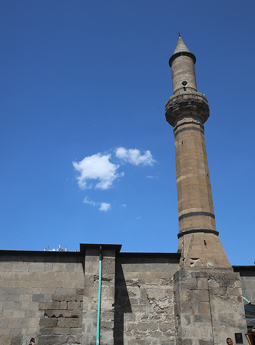 Мечеть и Кумбет Хан